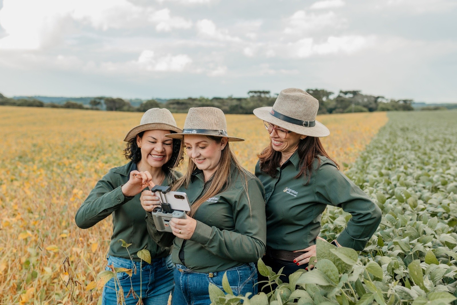 Equipe Agratec no campo